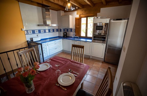 Tobera Ski Chalet | Chalet in Toba with Garden & Fireplace