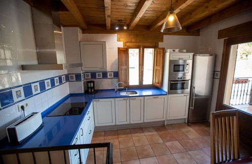 Tobera Ski Chalet | Chalet in Toba with Garden & Fireplace