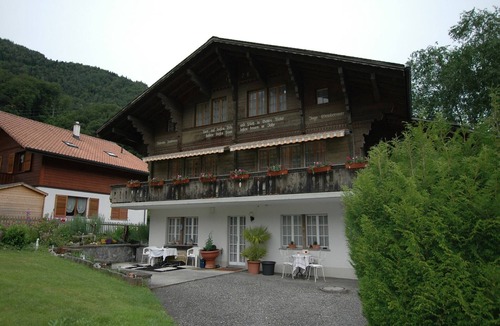 Wilderswil House | Chalet in Wilderswil with Jungfrau Views