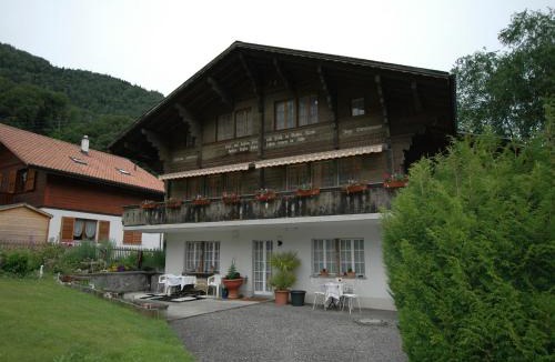 Wilderswil House | Chalet in Wilderswil with Jungfrau Views