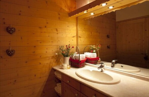 Montalbert Ski Chalet | Chalet Juliet 10 people