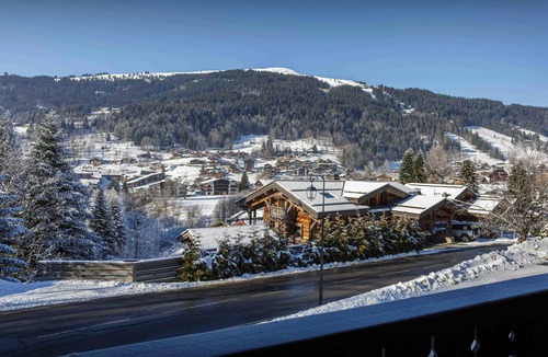 Les Gets Ski Chalet | Chalet Kouzya - mountain break for 8 in Les Gets - OVO Network
