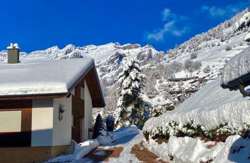 Albinen Apartment | Chalet Kristall 4 1/2 Zimmer-Maisonetten-Haus