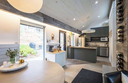 Huntsville Ski Chalet | Chalet Kyalarny near Peninsula Lake