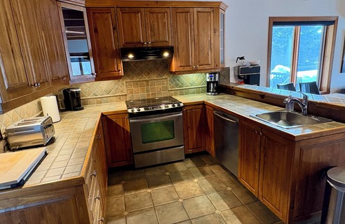 Saint-Faustin-Lac-Carre Ski Chalet | Chalet L'Agréable, lakeside, air, spa and golf. Families welcome.