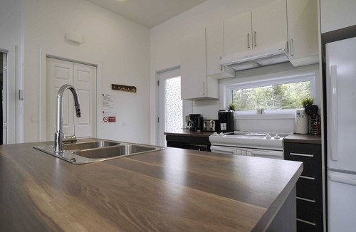 Chertsey Ski Chalet | Chalet L'Hérisson (Lakefront, Spa, BBQ, forest)