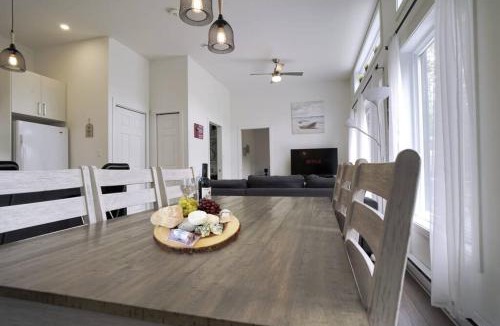 Chertsey Ski Chalet | Chalet L'Hérisson (Modern, Spa, BBQ, waterfront)