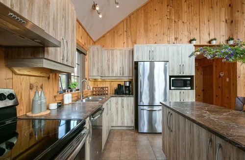 Wentworth-Nord Cottage | Chalet L'Hirondelle/Blissful BaynCozy lakeside cottage lake access private beach
