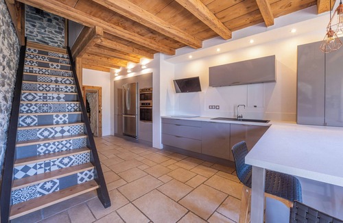Huez-en-Oisans Ski Chalet | Chalet l'Oisans Bleu Huez Village at the foot of the slopes