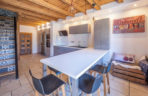 Huez-en-Oisans Ski Chalet | Chalet l'Oisans Bleu Huez Village at the foot of the slopes