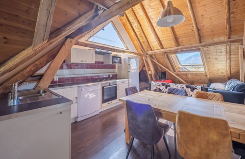 Huez-en-Oisans Ski Chalet | Chalet l'Oisans Bleu Huez Village at the foot of the slopes