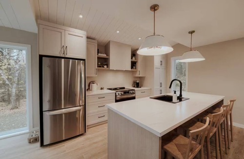 Mandeville House | Chalet l'Organik - Spa/Lakefront/Dock/Billiards
