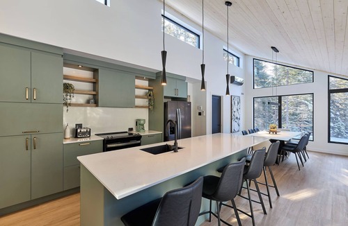 Shannon Ski Chalet | Chalet La Blanche Private Spa & EV Charger