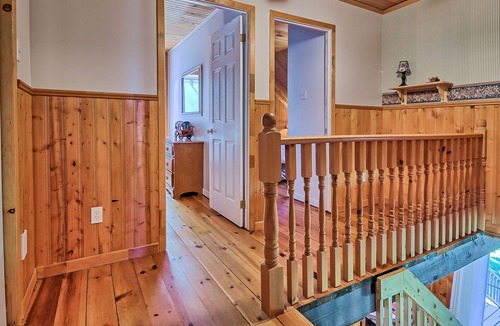 Sainte-Anne-du-Lac Cottage | Chalet la Boréale - Tranquility by the lake!