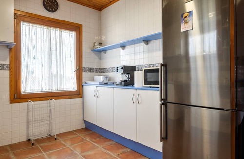 Sant Jaume d'Enveja House | Chalet 'La Casa De Clara Y Roger' with Shared Terrace, Balcony and Wi-Fi