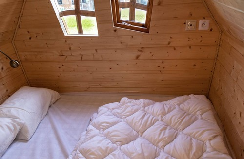 Conty Ski Chalet | Chalet 'La Cabane Magique' with Private Terrace and Shared Garden