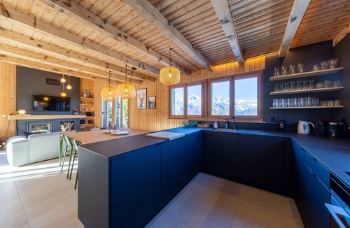 Saint-Pierre-de-Clages Ski Chalet | Chalet La Chenevière