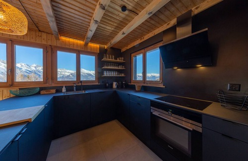 Saint-Pierre-de-Clages Ski Chalet | Chalet La Chenevière