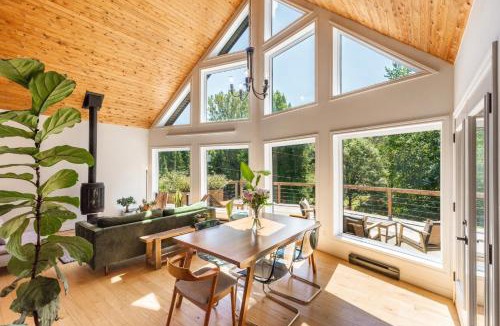 Saint-Armand Ski Chalet | Chalet La Dinette