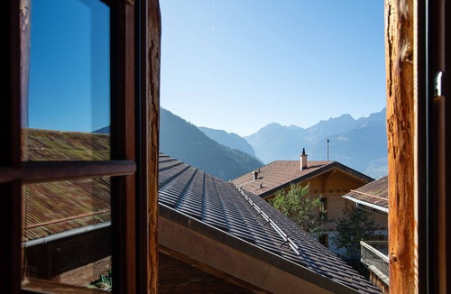 Les Posses-sur-Bex House | Chalet La Grange by Interhome