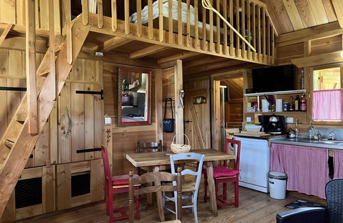 Massat Ski Chalet | Chalet “La Mésange – Peaceful” with Mountain View, Private Terrace and Wi-Fi