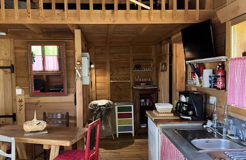 Massat Ski Chalet | Chalet “La Mésange – Peaceful” with Mountain View, Private Terrace and Wi-Fi