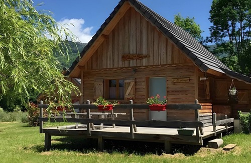 Massat Ski Chalet | Chalet “La Mésange – Peaceful” with Mountain View, Private Terrace and Wi-Fi