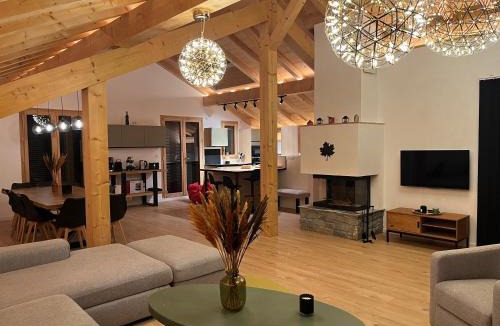 Great Alpine Road Ski Chalet | Chalet La Tarine