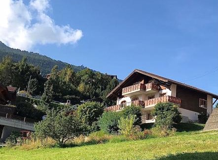 Saint-Pierre-de-Clages Apartment | Chalet la Tulipe, mountain view, Terrace, BBQ