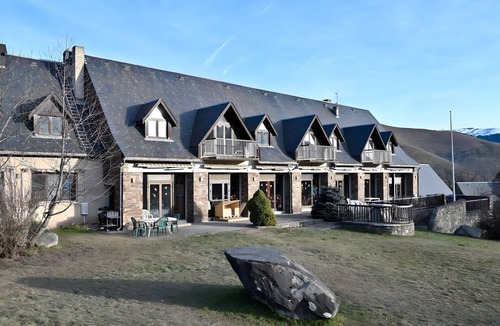 Garin Ski Chalet | Chalet 'La Vingt' with Mountain View, Shared Terrace and Private Garden