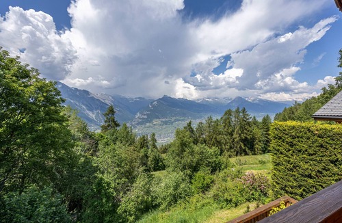Saint-Pierre-de-Clages Ski Chalet | Chalet La Vue - hammam, pet friendly, amazing view