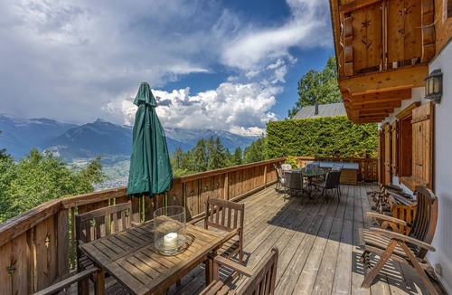 Saint-Pierre-de-Clages Ski Chalet | Chalet La Vue - hammam, pet friendly, amazing view