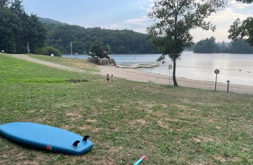 La Salvetat-sur-Agout Apartment | Chalet lac de la Raviege vue lac