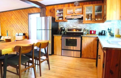 Northfield Cottage | Chalet Lac Patry - Lakefront, cozy and private!