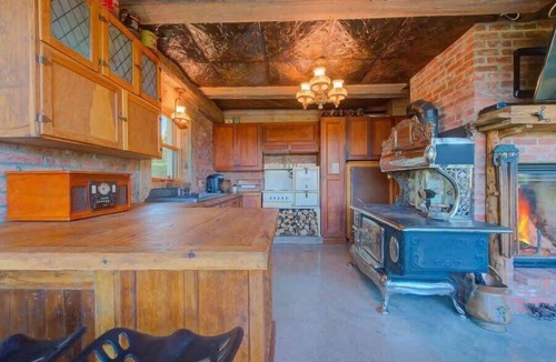 Sainte-Marguerite Ski Chalet | Chalet L’Ancestral | Old-World Charm by Lake
