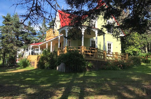 Riviere Du Loup Ski Chalet | Chalet L’Ancrage, River View & Sunsets