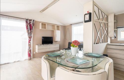 Dinard Ski Chalet | Chalet Le Bois d'Amour-3 by Interhome