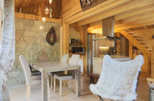 Thones Ski Chalet | Chalet LE BOIS DU ROC with large jacuzzi