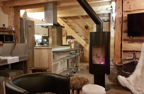 Thones Ski Chalet | Chalet LE BOIS DU ROC with large jacuzzi