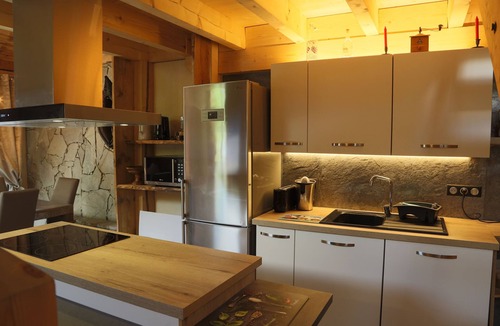 Thones Ski Chalet | Chalet LE BOIS DU ROC with large jacuzzi