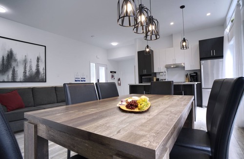 Chertsey Ski Chalet | Chalet le Cerf (modern, spa, BBQ, waterfront lake Lili)