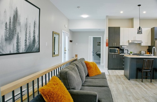 Chertsey Ski Chalet | Chalet le Cerf (modern, spa, BBQ, waterfront lake Lili)