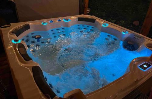Chertsey Ski Chalet | Chalet Le Crépuscule SPA, BILLARD, FOYER, SENTIERS PRIVES