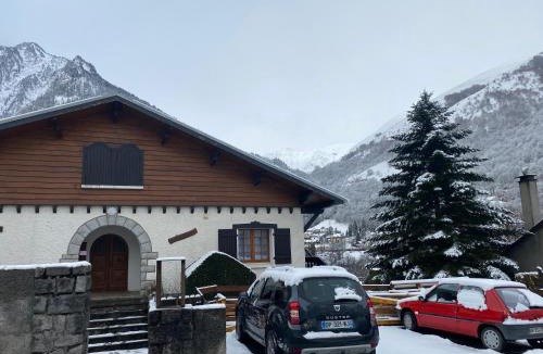 Cauterets Apartment | Chalet "Le Mayouret" - STUDIO N°4 - chemin des écureuils