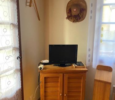 Cauterets Apartment | Chalet "Le Mayouret" - STUDIO N°4 - chemin des écureuils