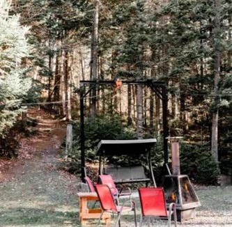 Notre-Dame-Des-Bois Ski Chalet | Chalet Le Mona