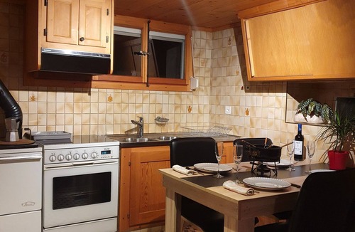Les Posses-sur-Bex Ski Chalet | Chalet le muveran, in the center of gryon with garden!
