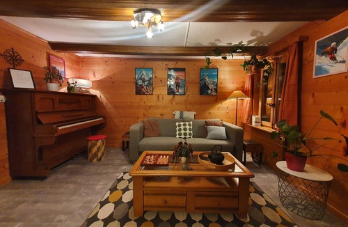 Les Posses-sur-Bex Ski Chalet | Chalet le muveran, in the center of gryon with garden!