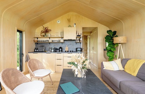 Grosbreuil Ski Chalet | Chalet 'Le P'tit Nids' with Private Terrace, Shared Garden and Wi-Fi