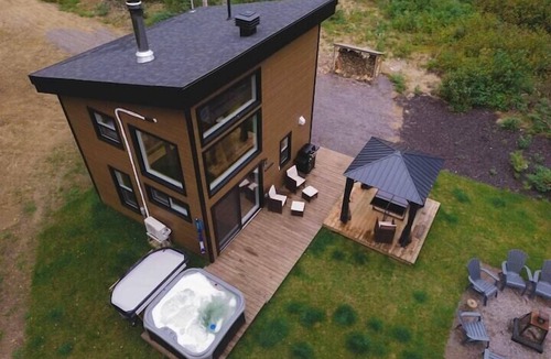 La Tuque Ski Chalet | Chalet Le Panorama - Waterfront!